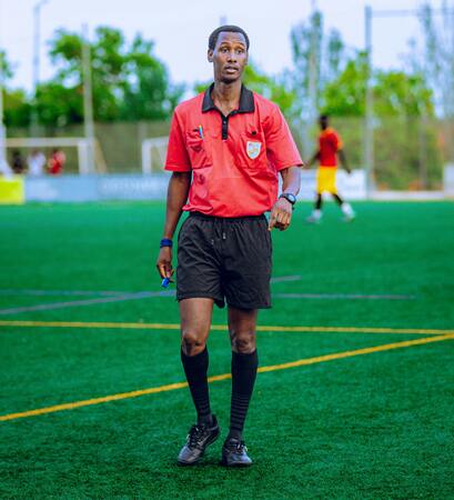 UFC巅峰对决来袭，冠军腰带争夺战一触即发