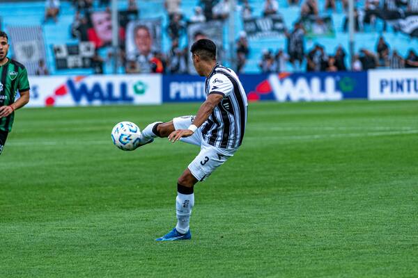 巴甲激战：Santos FC2-2战平Mirassol FC，国家队主帅现场观战